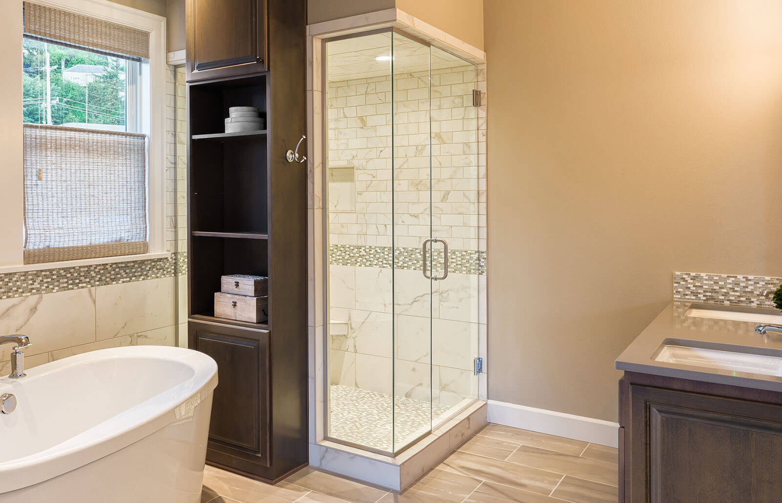 Transform Your Bathroom with the Best Way to Clean Plastic Shower Doors