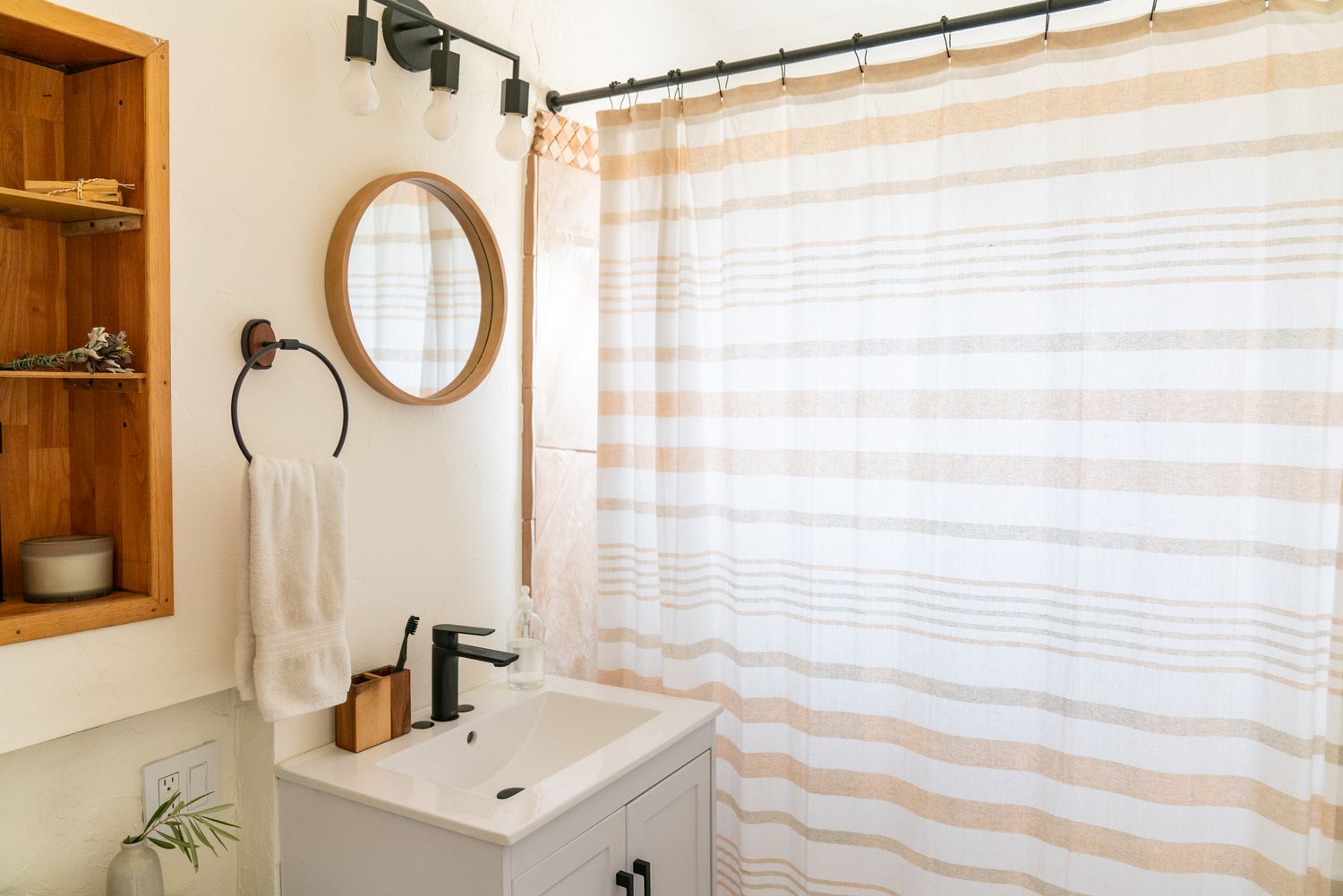 Revamp Your Bathroom with Stylish Round Shower Doors: A Perfect Upgrade!