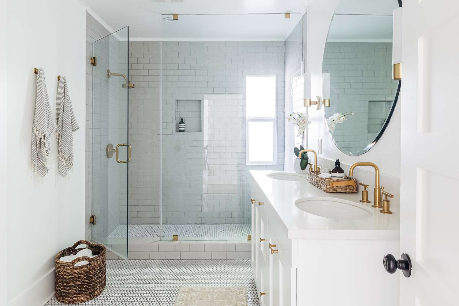 Revitalize Your Shower: Discover the Best Natural Way to Clean Shower Doors